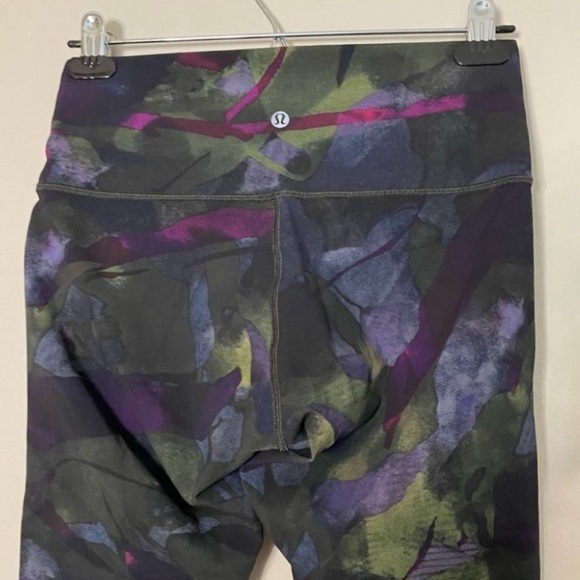 Lululemon Multicolor crops - Picture 5 of 5